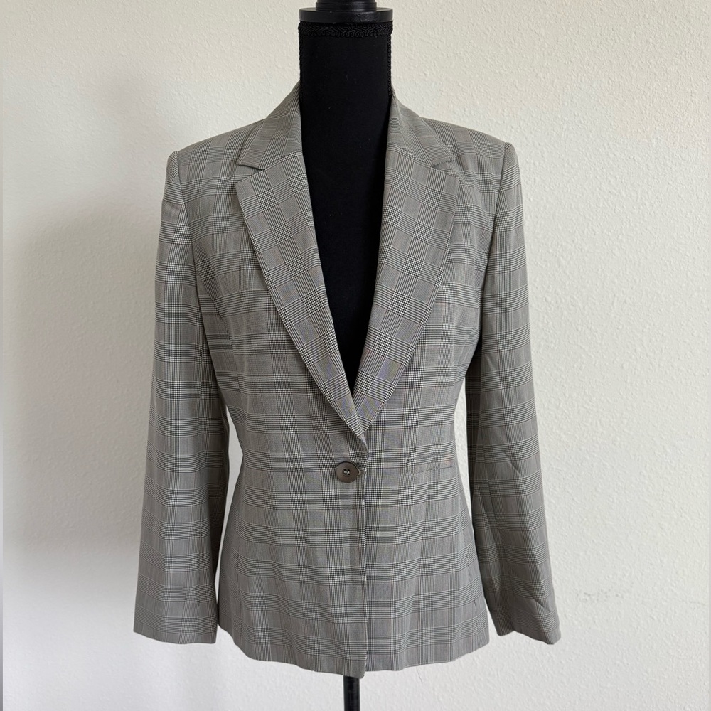 Dana Buchman Classic Gray Checkered long sleeve Blazer jacket 
SP